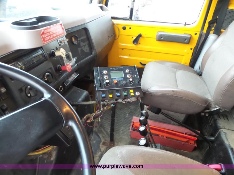 image for item L6076 1999 International 4900 dump truck