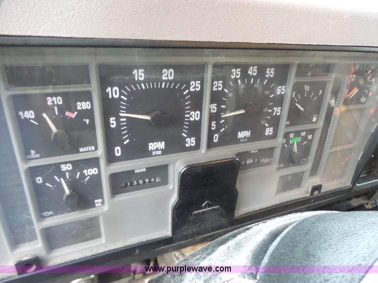 image for item L6076 1999 International 4900 dump truck