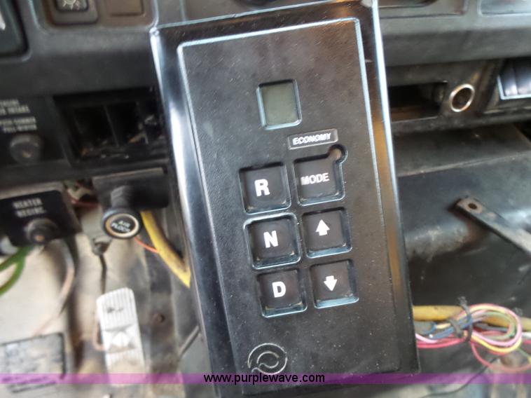 image for item L6076 1999 International 4900 dump truck