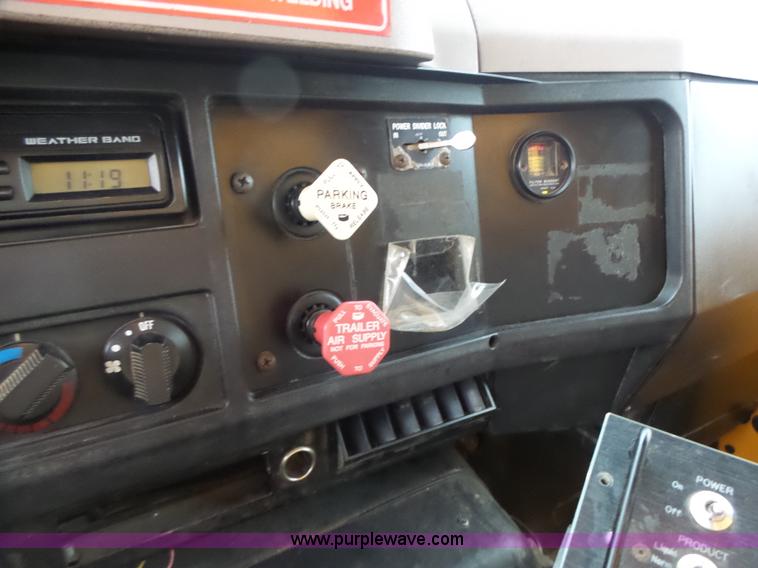 image for item L6076 1999 International 4900 dump truck