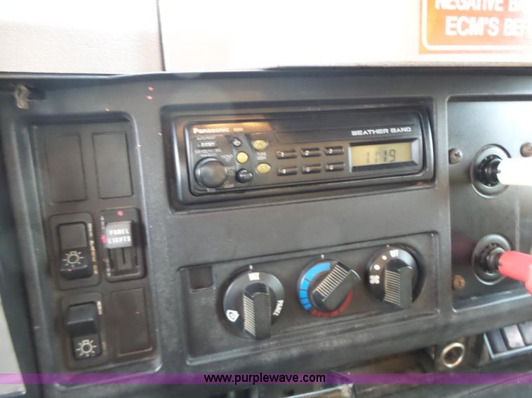 image for item L6076 1999 International 4900 dump truck