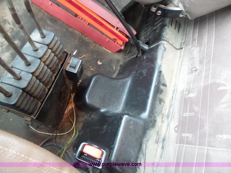 image for item L6076 1999 International 4900 dump truck