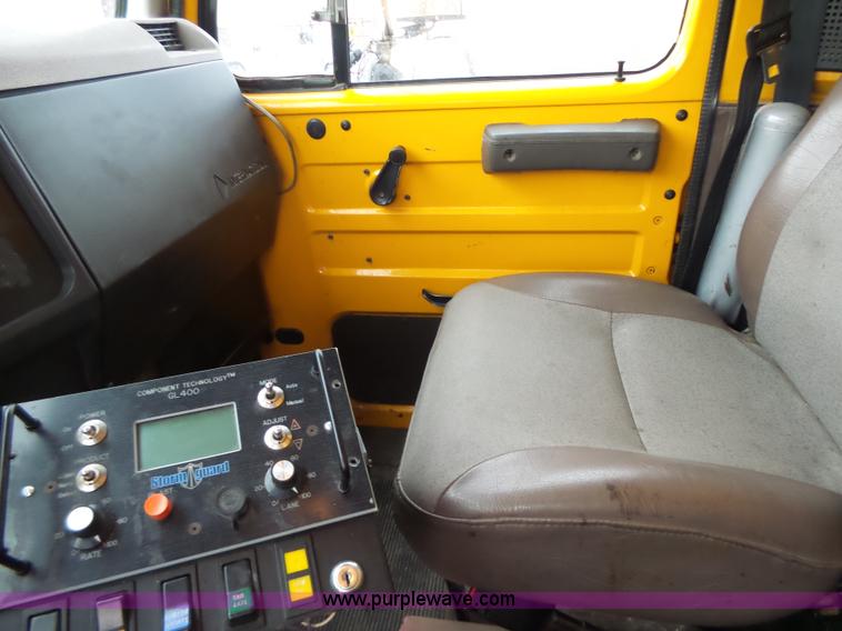 image for item L6076 1999 International 4900 dump truck