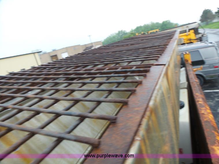 image for item L6076 1999 International 4900 dump truck