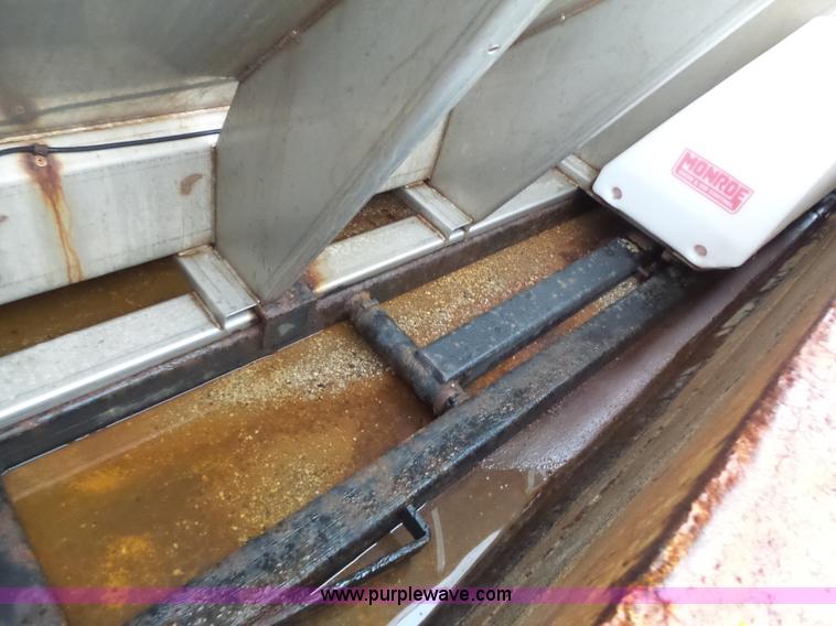 image for item L6076 1999 International 4900 dump truck