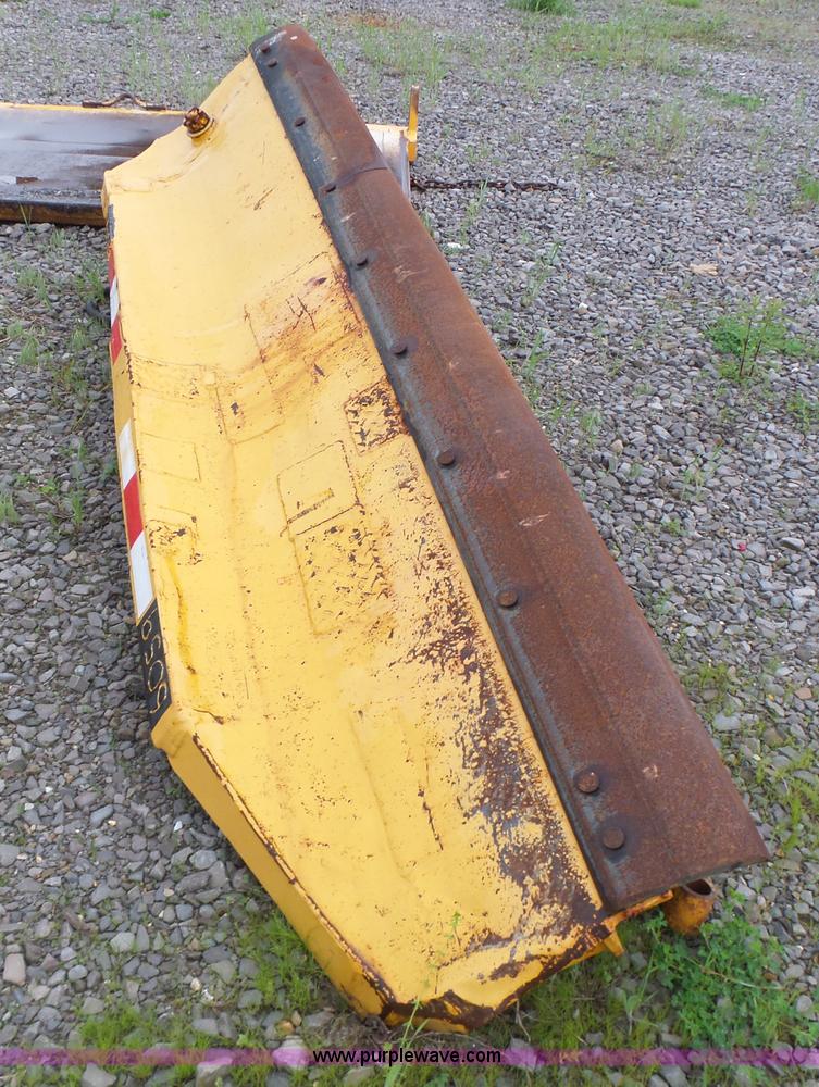 image for item L6076 1999 International 4900 dump truck