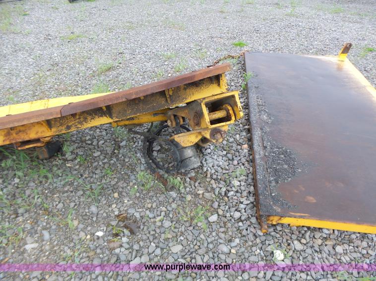 image for item L6076 1999 International 4900 dump truck