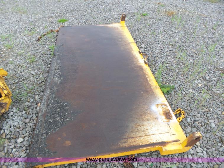 image for item L6076 1999 International 4900 dump truck