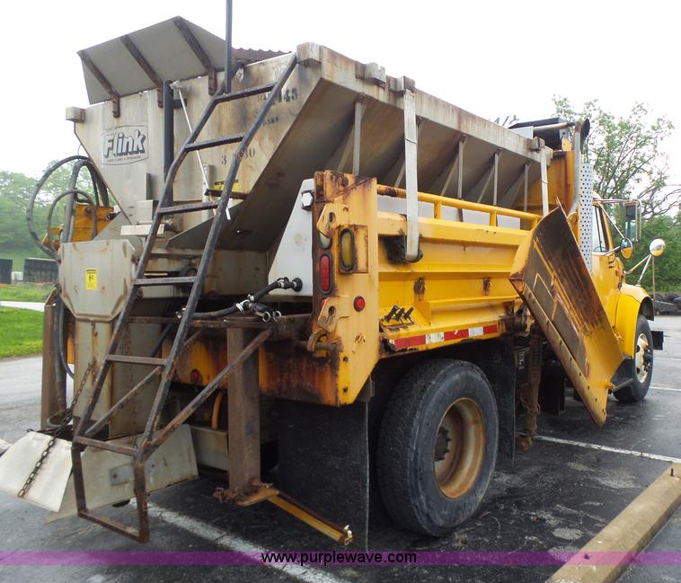 image for item L6077 2002 International 4900 dump truck