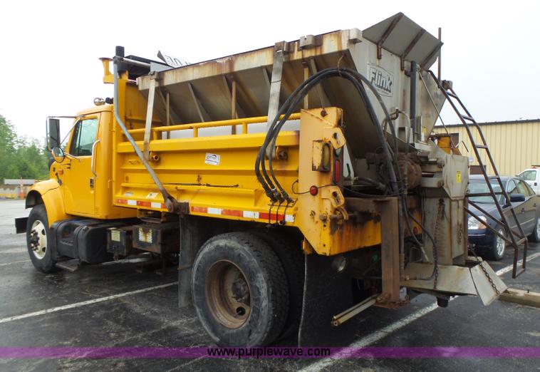 image for item L6077 2002 International 4900 dump truck