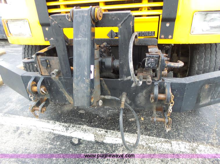 image for item L6077 2002 International 4900 dump truck