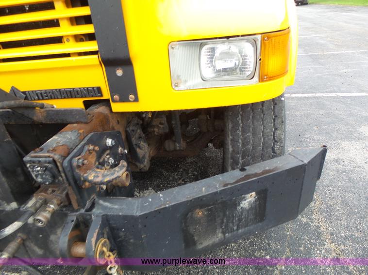 image for item L6077 2002 International 4900 dump truck