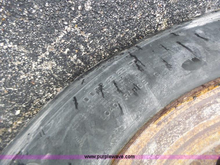 image for item L6077 2002 International 4900 dump truck