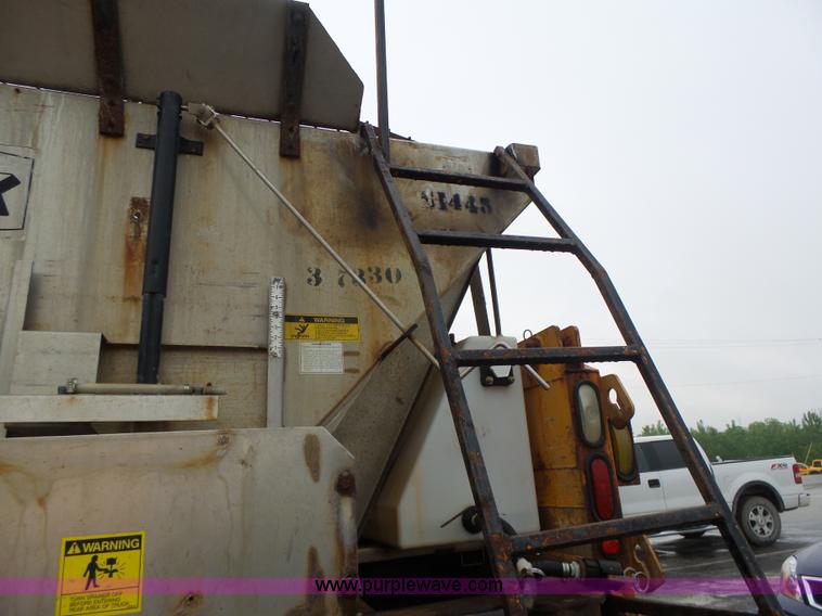 image for item L6077 2002 International 4900 dump truck