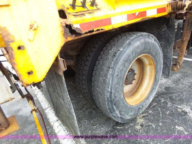 image for item L6077 2002 International 4900 dump truck