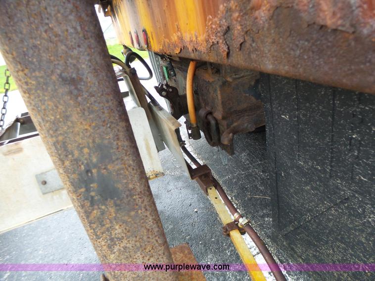 image for item L6077 2002 International 4900 dump truck