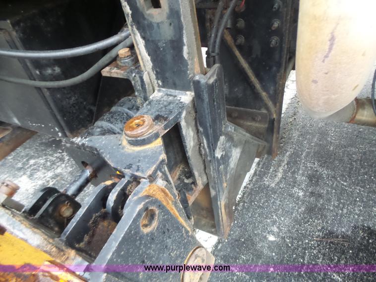 image for item L6077 2002 International 4900 dump truck