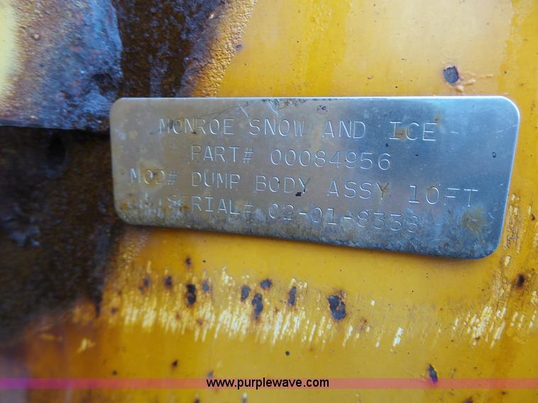 image for item L6077 2002 International 4900 dump truck