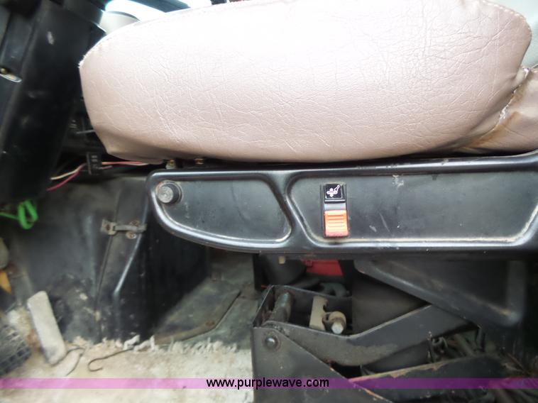 image for item L6077 2002 International 4900 dump truck