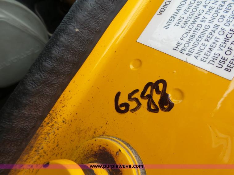 image for item L6077 2002 International 4900 dump truck