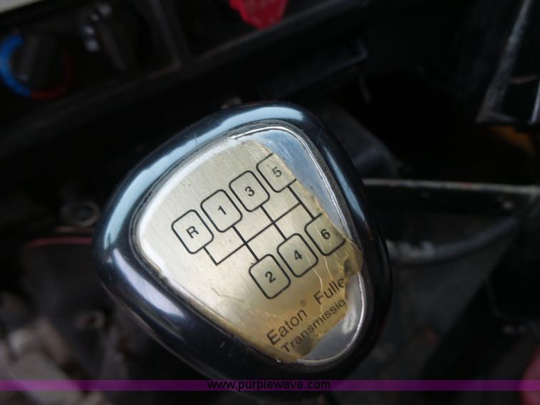 image for item L6077 2002 International 4900 dump truck