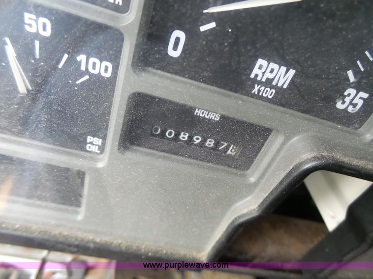 image for item L6077 2002 International 4900 dump truck