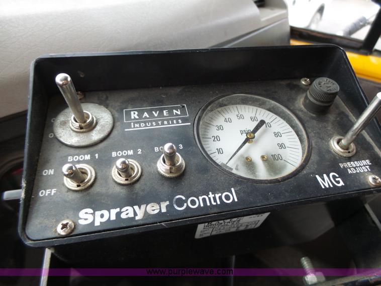 image for item L6077 2002 International 4900 dump truck