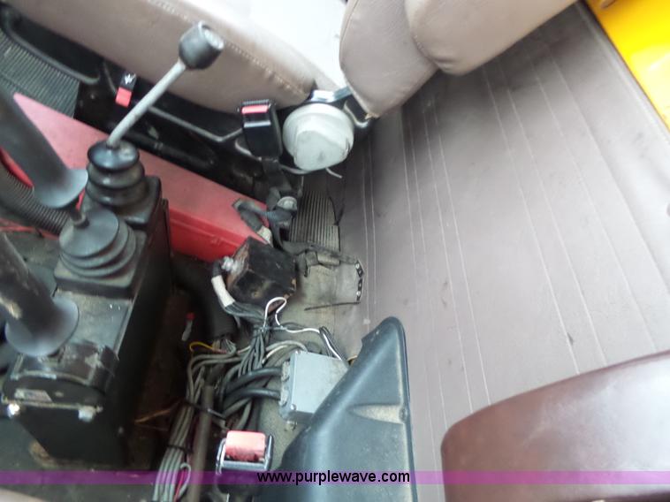 image for item L6077 2002 International 4900 dump truck