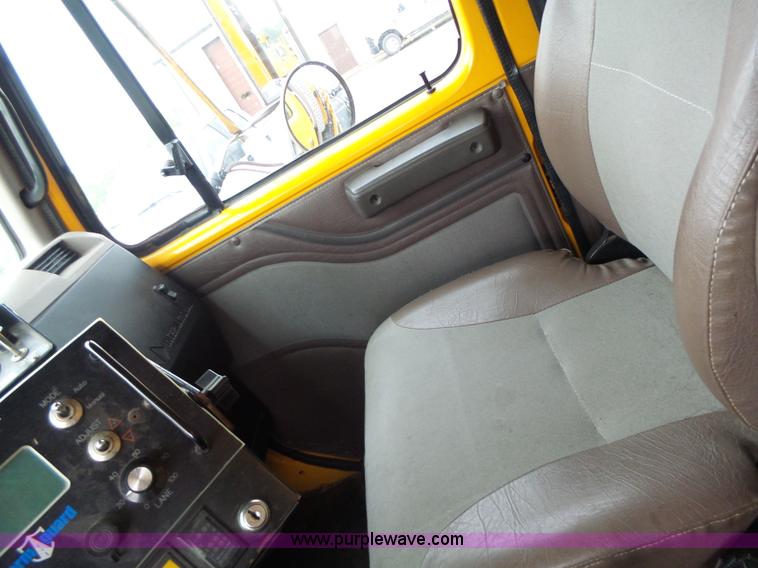 image for item L6077 2002 International 4900 dump truck