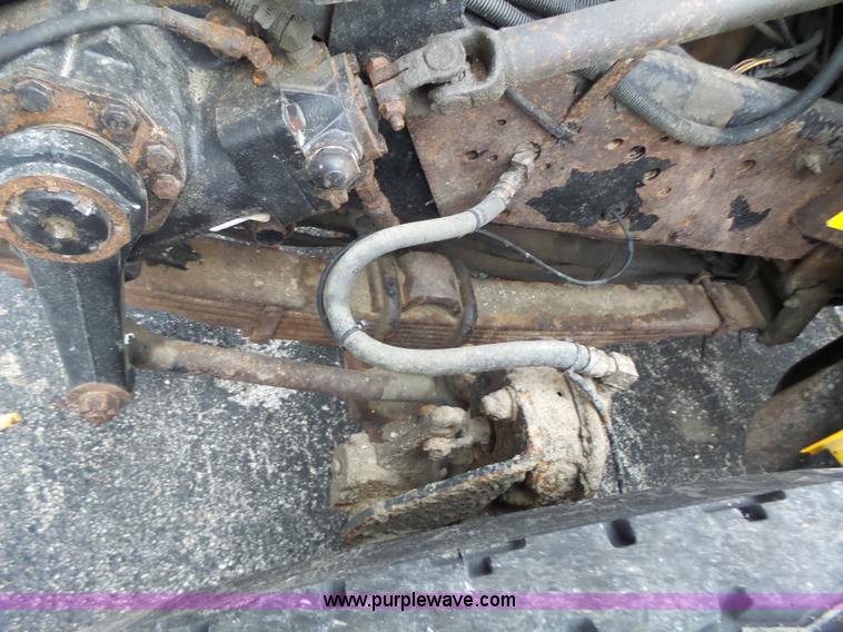 image for item L6077 2002 International 4900 dump truck