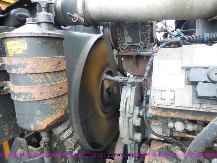 image for item L6077 2002 International 4900 dump truck