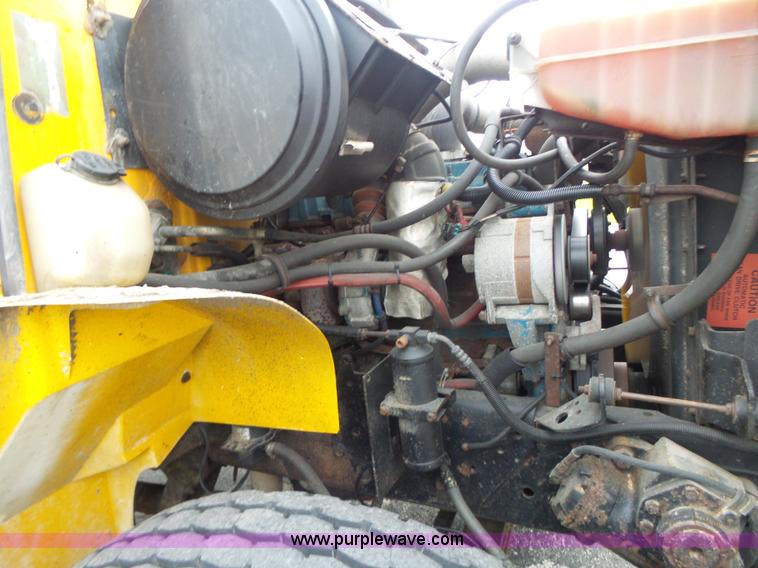 image for item L6077 2002 International 4900 dump truck