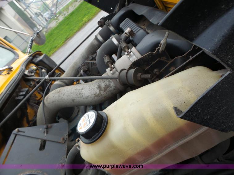 image for item L6077 2002 International 4900 dump truck