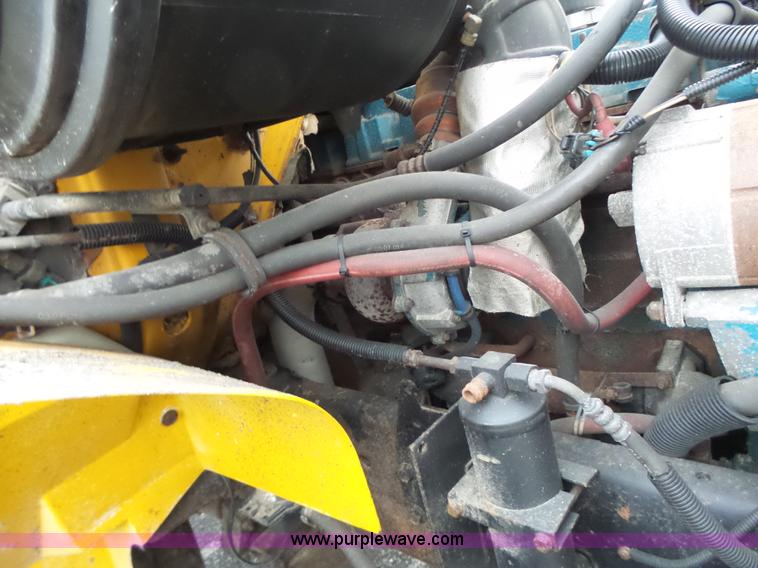 image for item L6077 2002 International 4900 dump truck