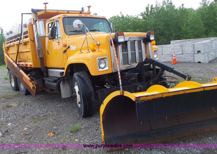 image for item L6078 2002 International F2554 dump truck