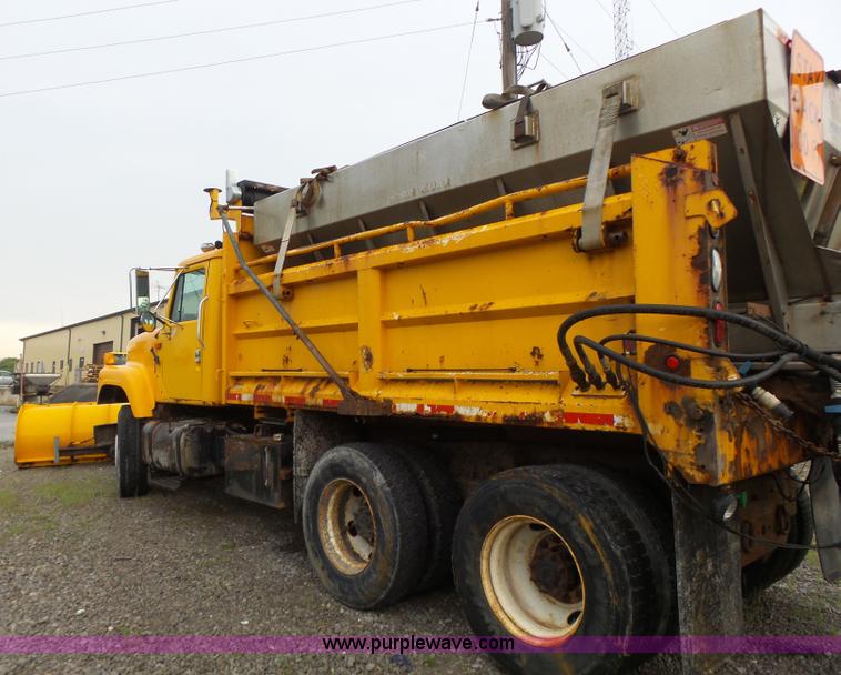 image for item L6078 2002 International F2554 dump truck