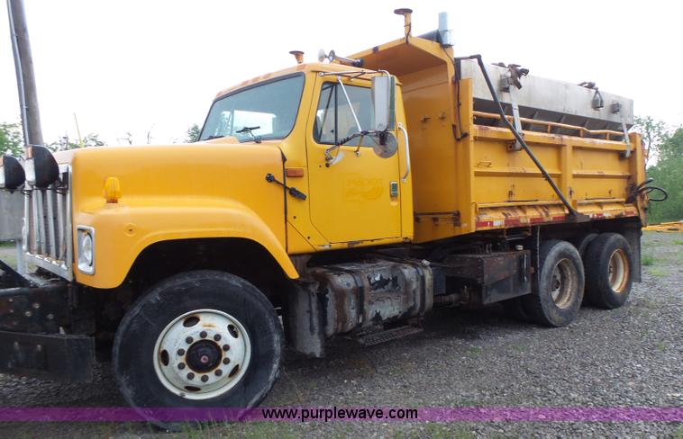 image for item L6078 2002 International F2554 dump truck