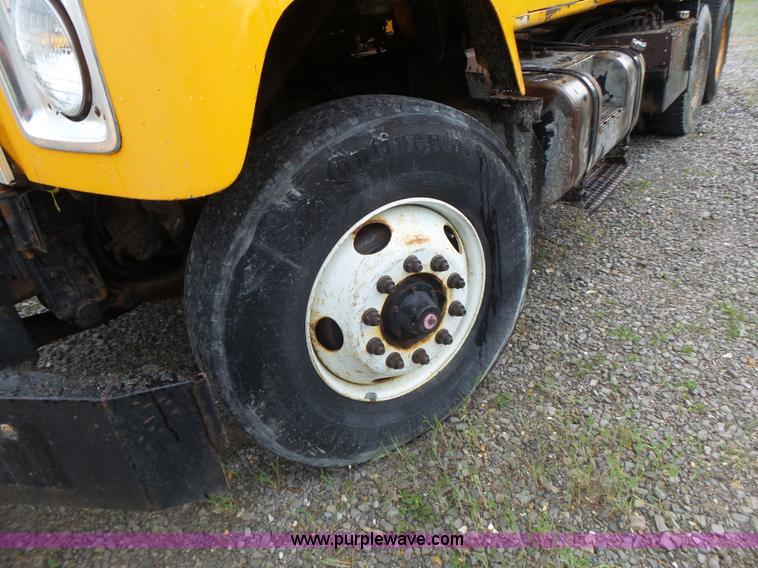 image for item L6078 2002 International F2554 dump truck