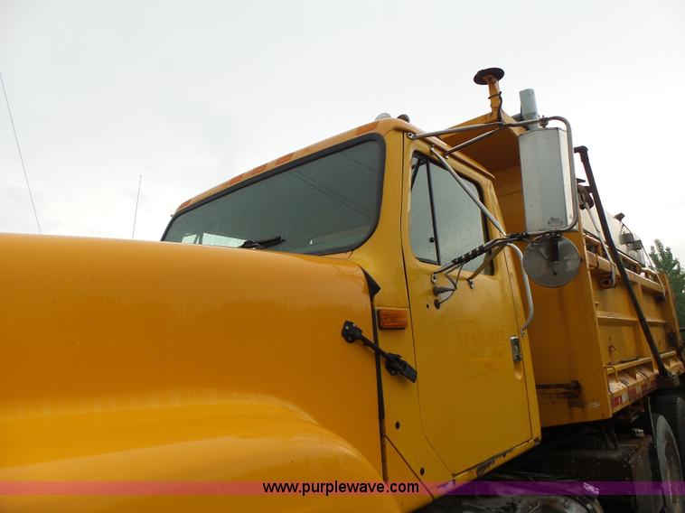 image for item L6078 2002 International F2554 dump truck