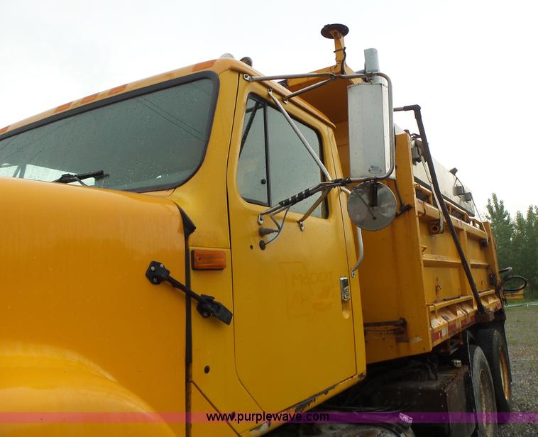 image for item L6078 2002 International F2554 dump truck