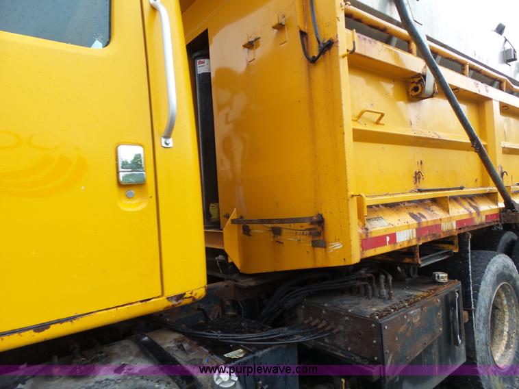 image for item L6078 2002 International F2554 dump truck