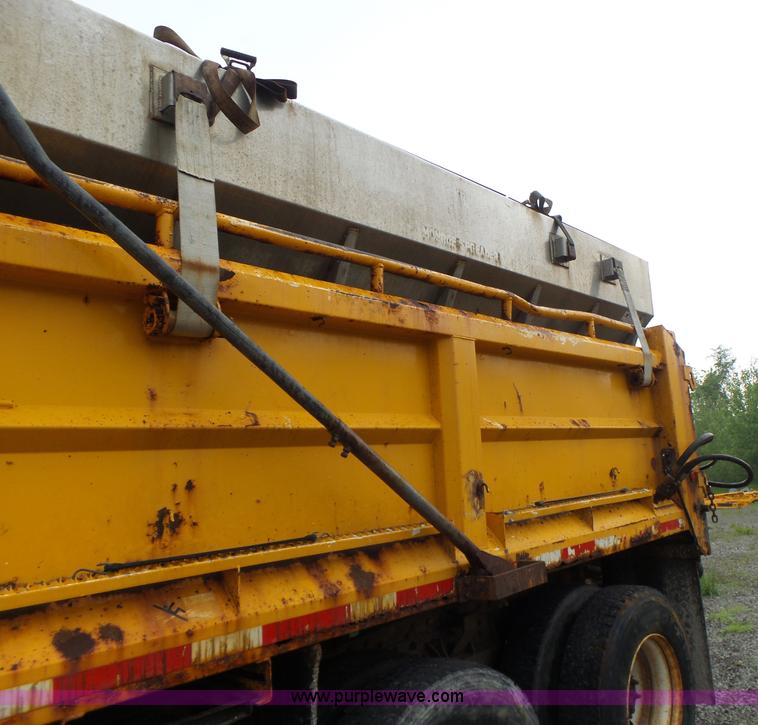 image for item L6078 2002 International F2554 dump truck