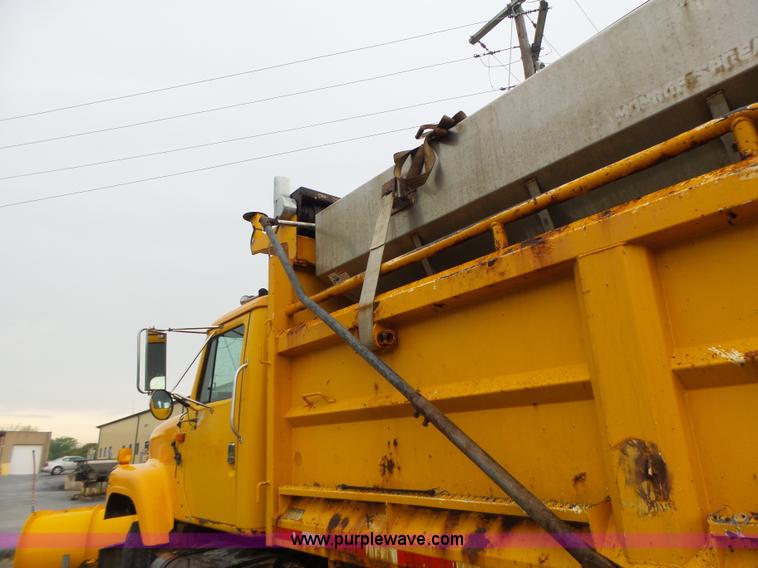 image for item L6078 2002 International F2554 dump truck