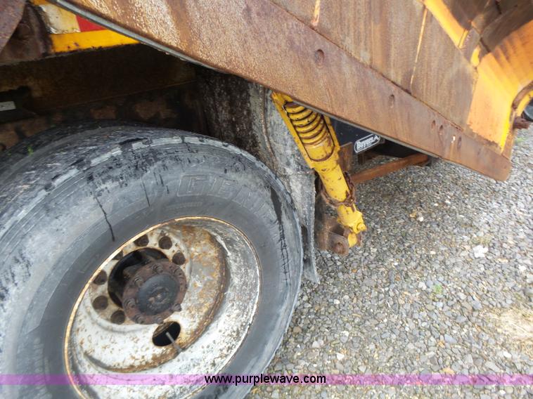 image for item L6078 2002 International F2554 dump truck