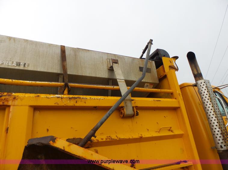 image for item L6078 2002 International F2554 dump truck