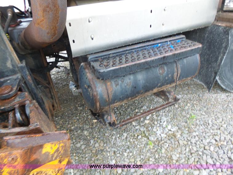 image for item L6078 2002 International F2554 dump truck