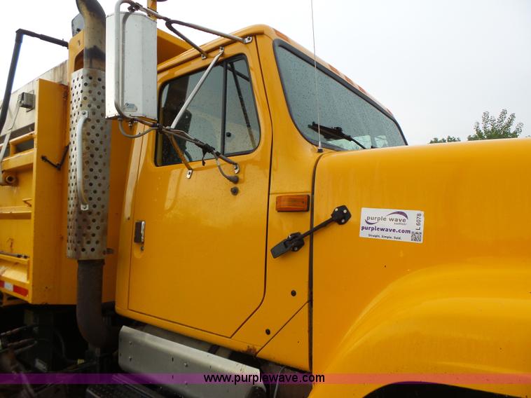 image for item L6078 2002 International F2554 dump truck