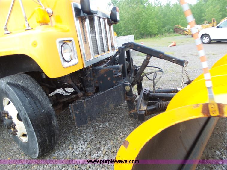 image for item L6078 2002 International F2554 dump truck