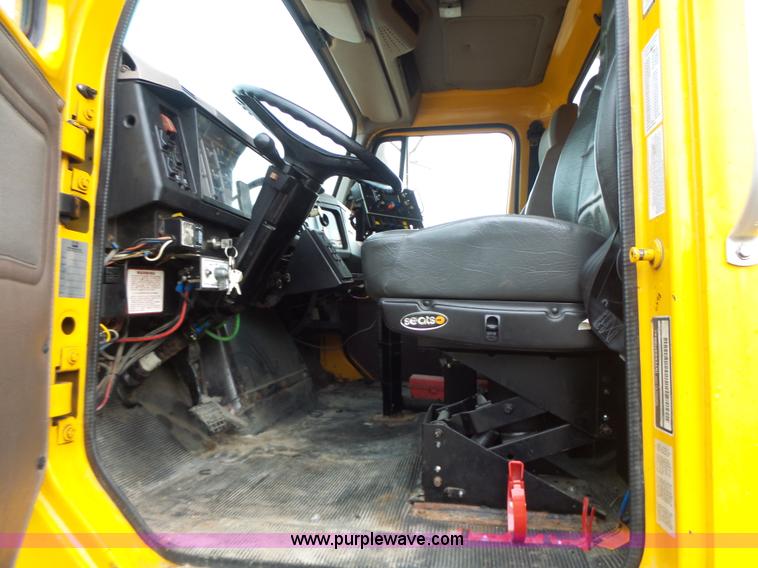 image for item L6078 2002 International F2554 dump truck