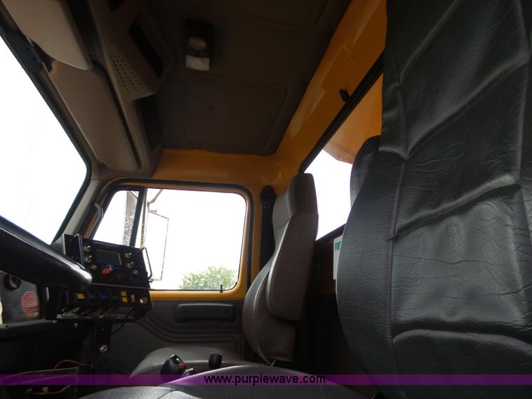 image for item L6078 2002 International F2554 dump truck